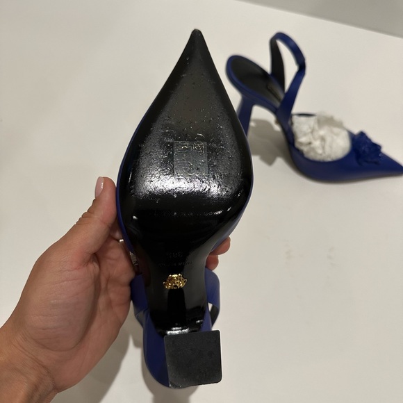 Versace La Medusa Blue Slingback Pumps Sz 38.5 | 100% Authentic - Picture 13 of 13